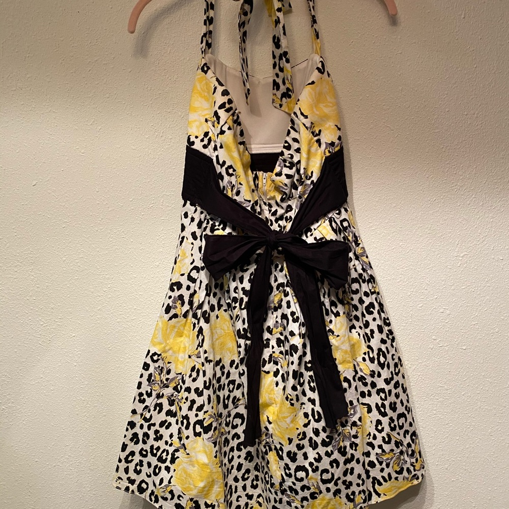 CITY TRIANGLES HALTER DRESS - Picture 2 of 3